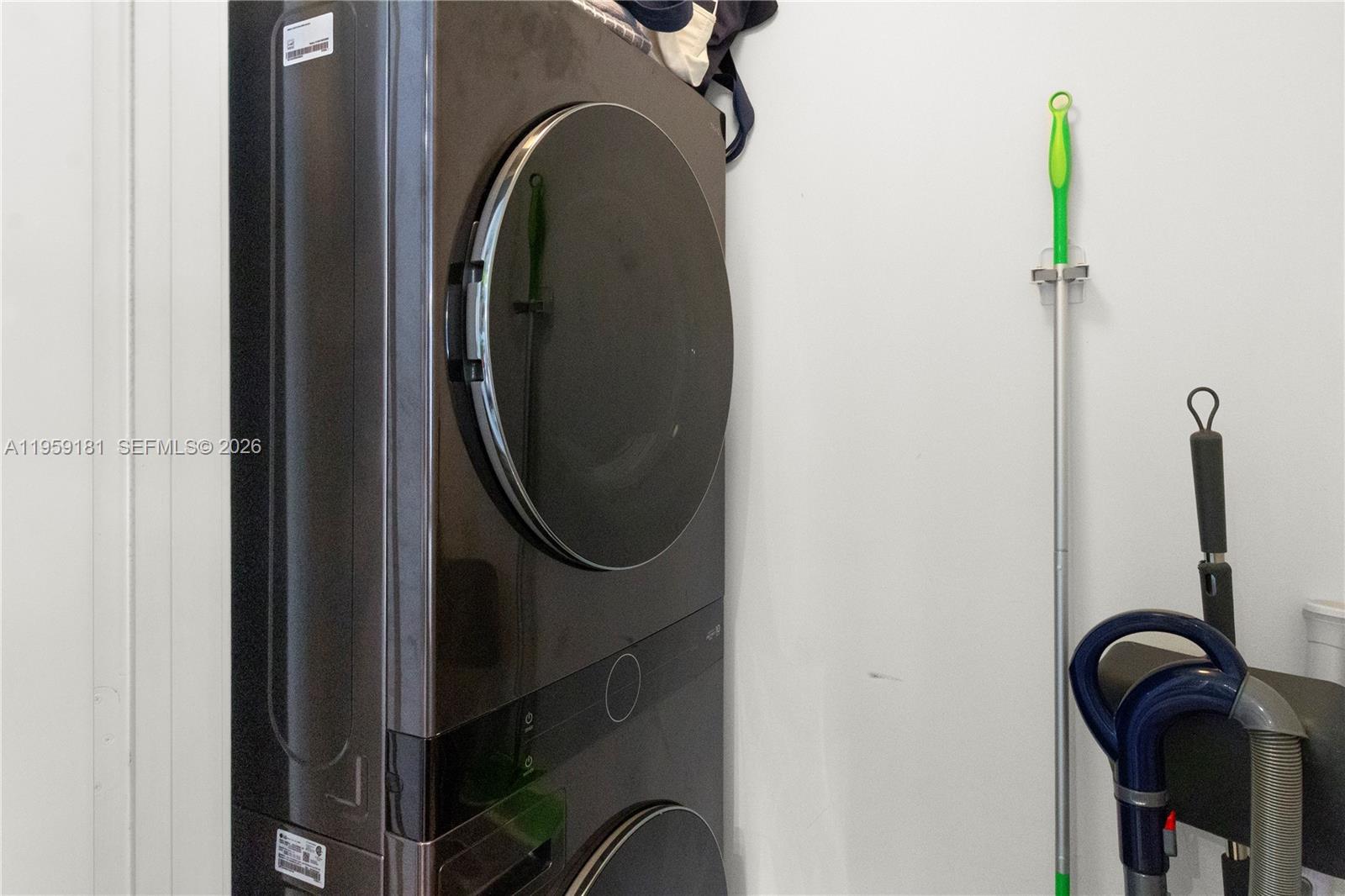 1100 MILLECENTO RESIDENCE - Residential