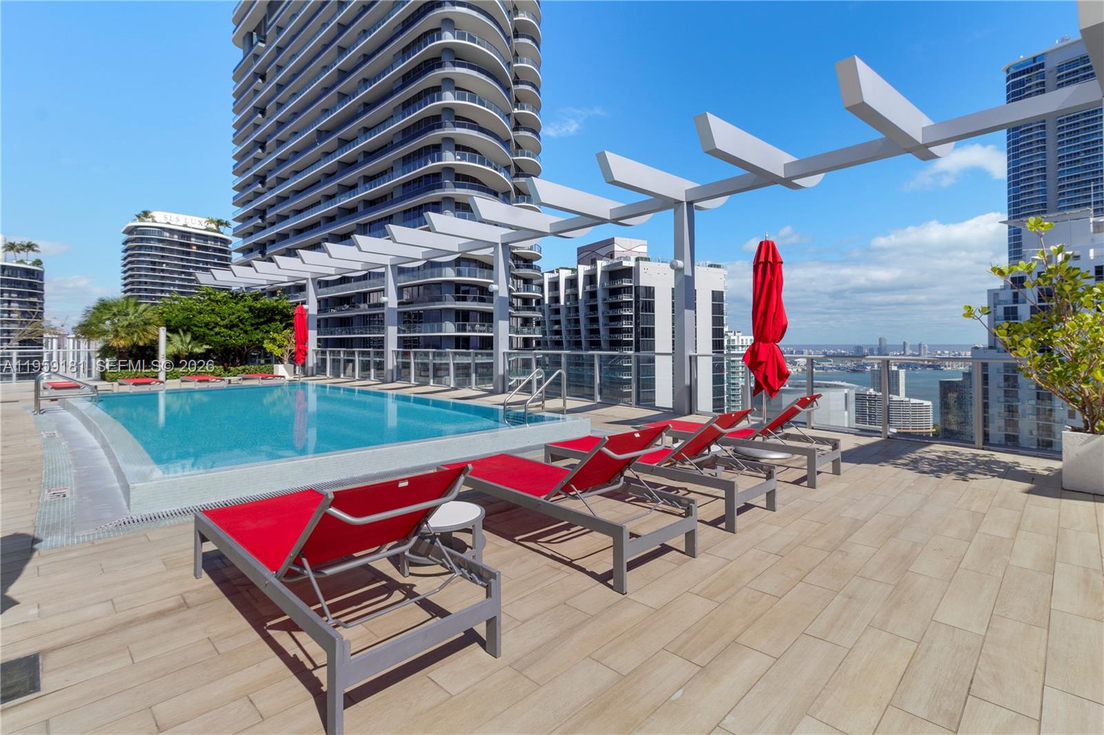 1100 MILLECENTO RESIDENCE - Residential