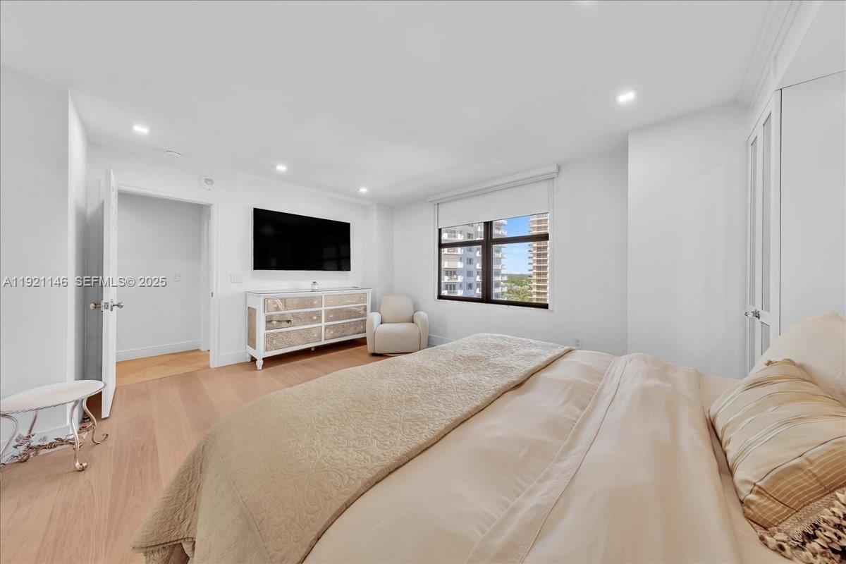 BALMORAL CONDO - Residential