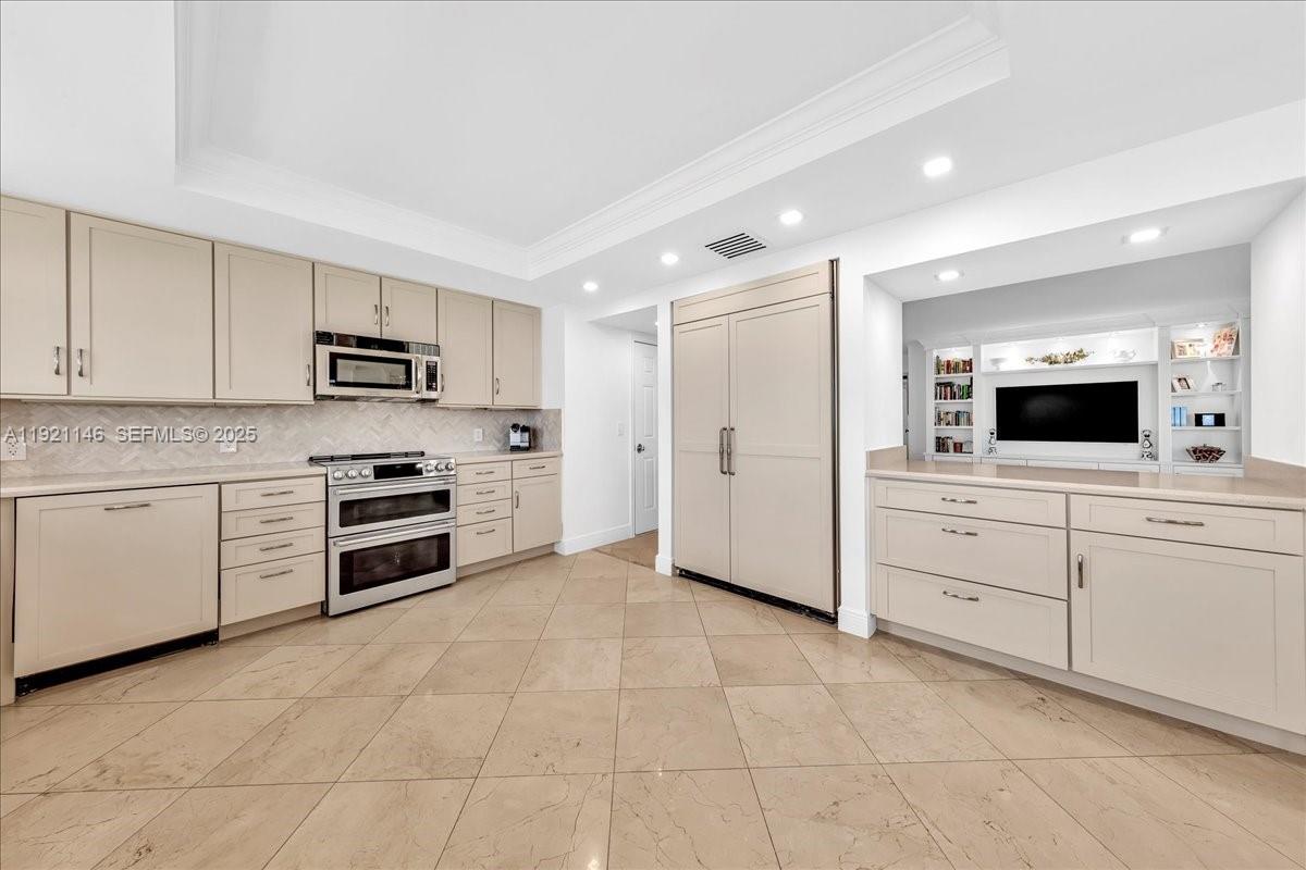 BALMORAL CONDO - Residential