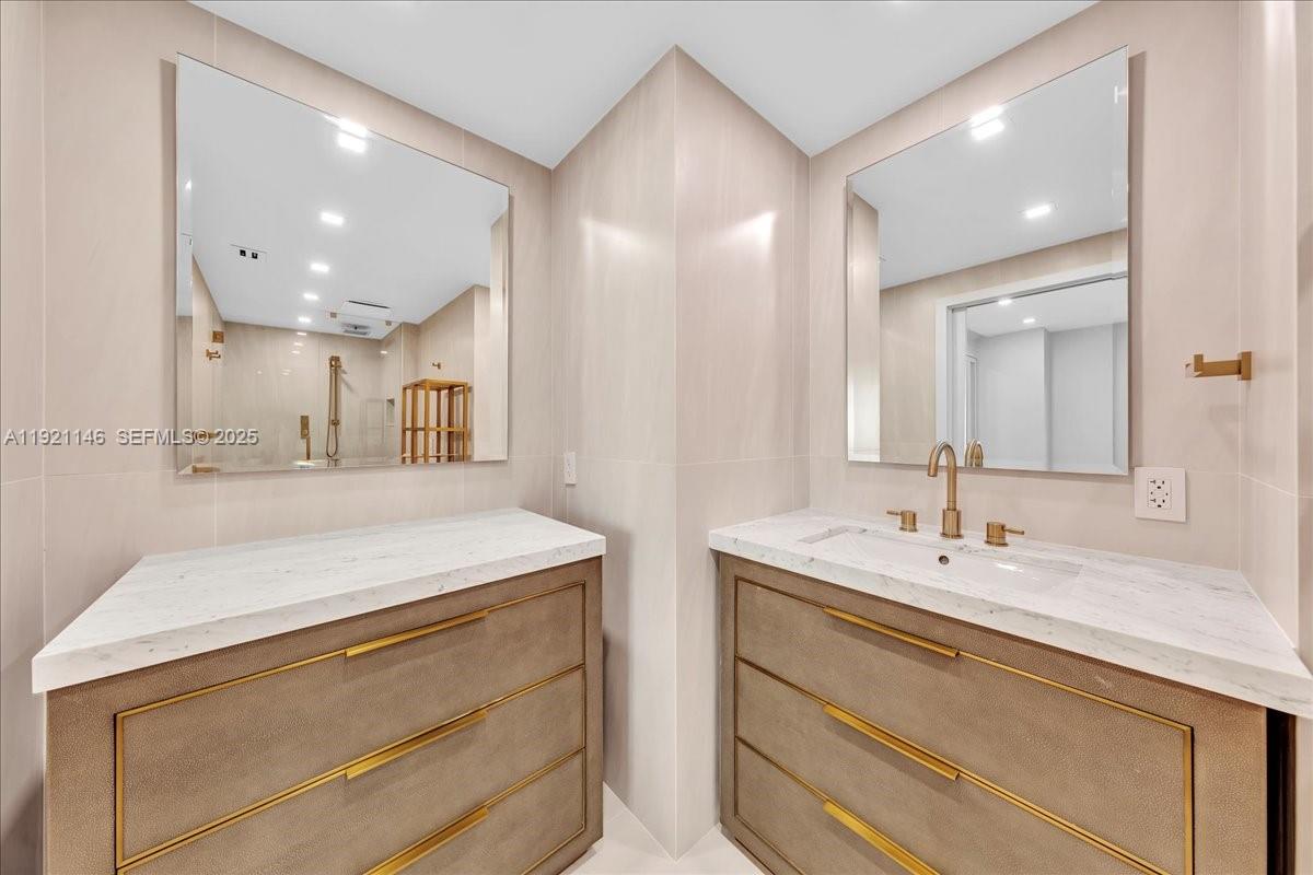 BALMORAL CONDO - Residential