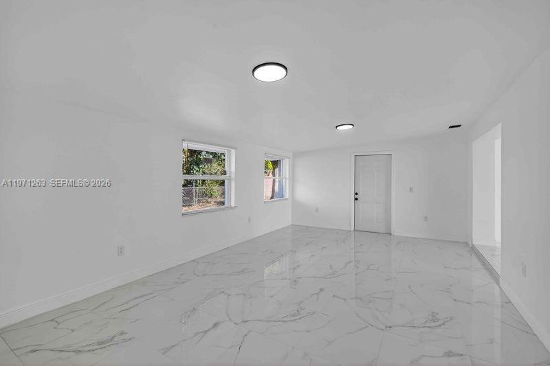 SUNNY ISLES ESTATES - Residential