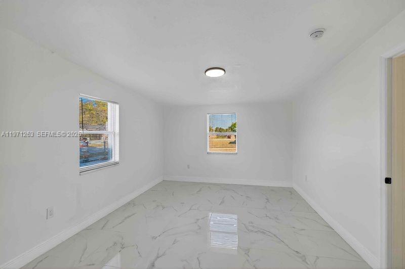 SUNNY ISLES ESTATES - Residential