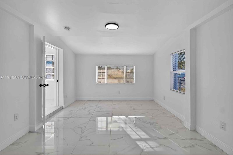 SUNNY ISLES ESTATES - Residential