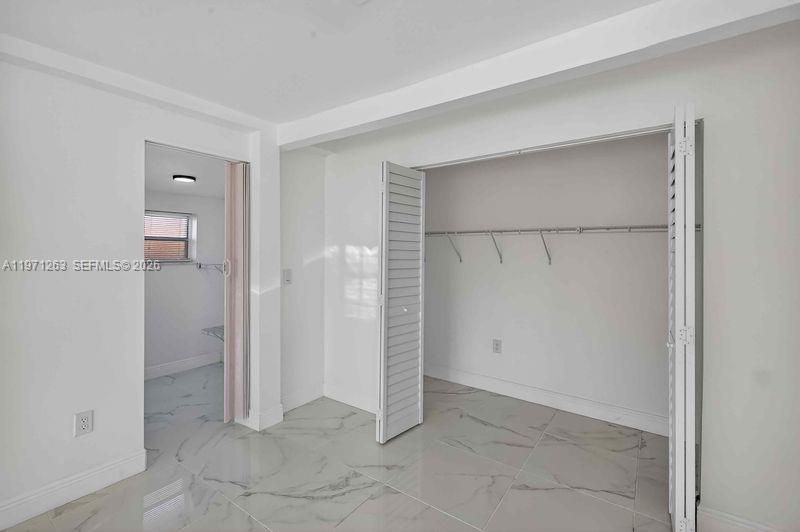 SUNNY ISLES ESTATES - Residential