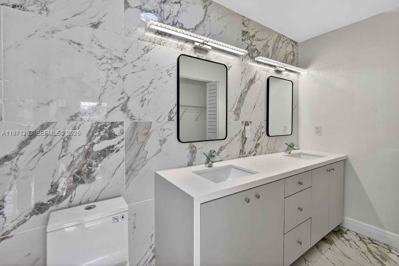 SUNNY ISLES ESTATES - Residential