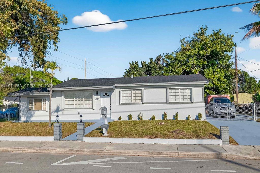 SUNNY ISLES ESTATES - Residential