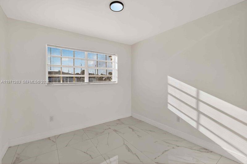 SUNNY ISLES ESTATES - Residential