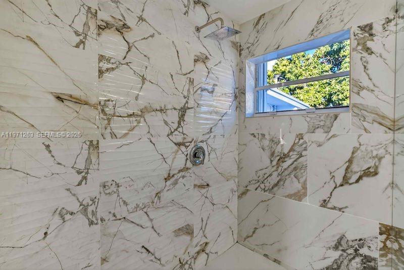 SUNNY ISLES ESTATES - Residential