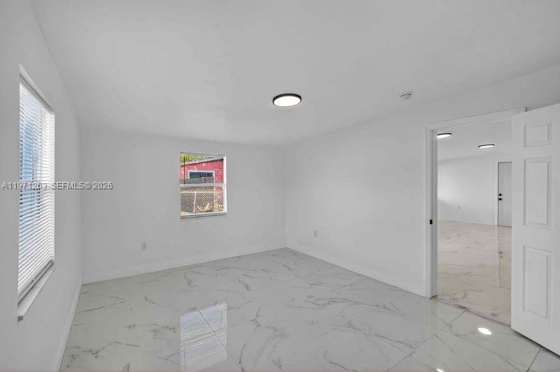 SUNNY ISLES ESTATES - Residential