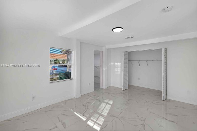 SUNNY ISLES ESTATES - Residential