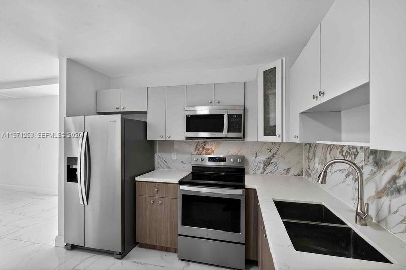 SUNNY ISLES ESTATES - Residential