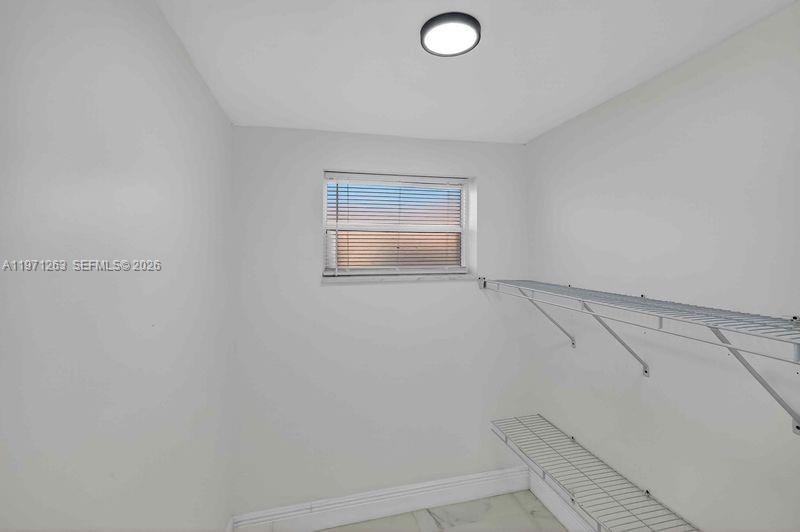 SUNNY ISLES ESTATES - Residential