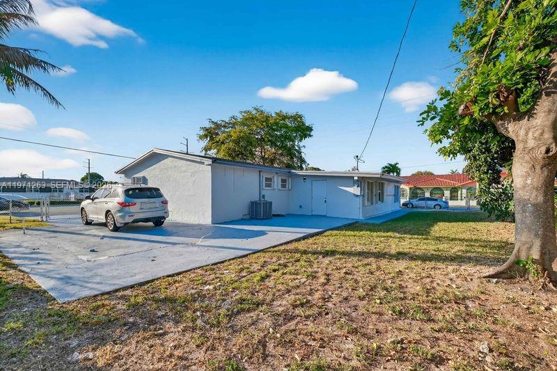 SUNNY ISLES ESTATES - Residential