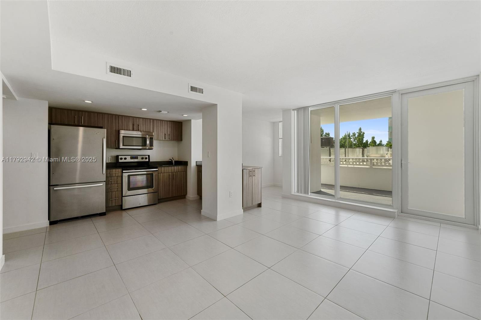 Rental Property at 910 West Ave 0230, Miami Beach, Miami-Dade County, Florida - Bedrooms: 1 
Bathrooms: 1  - $2,689 MO.