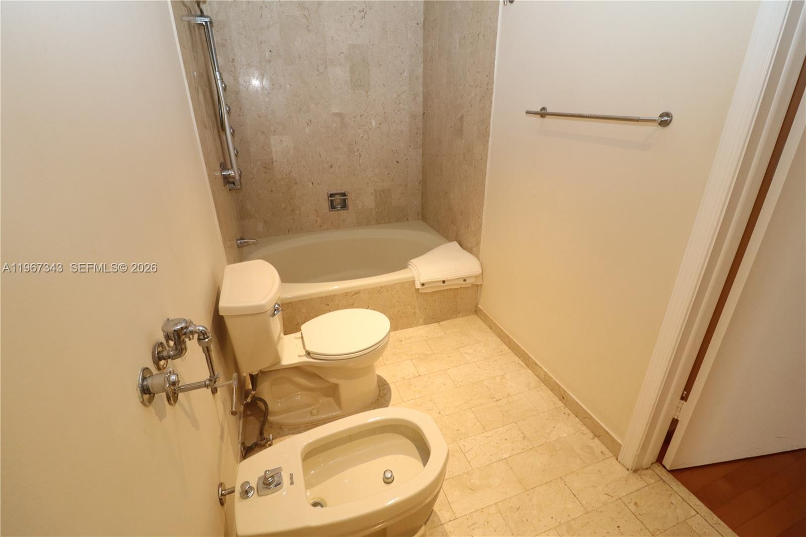 CRICKET CLUB CONDO - Residential