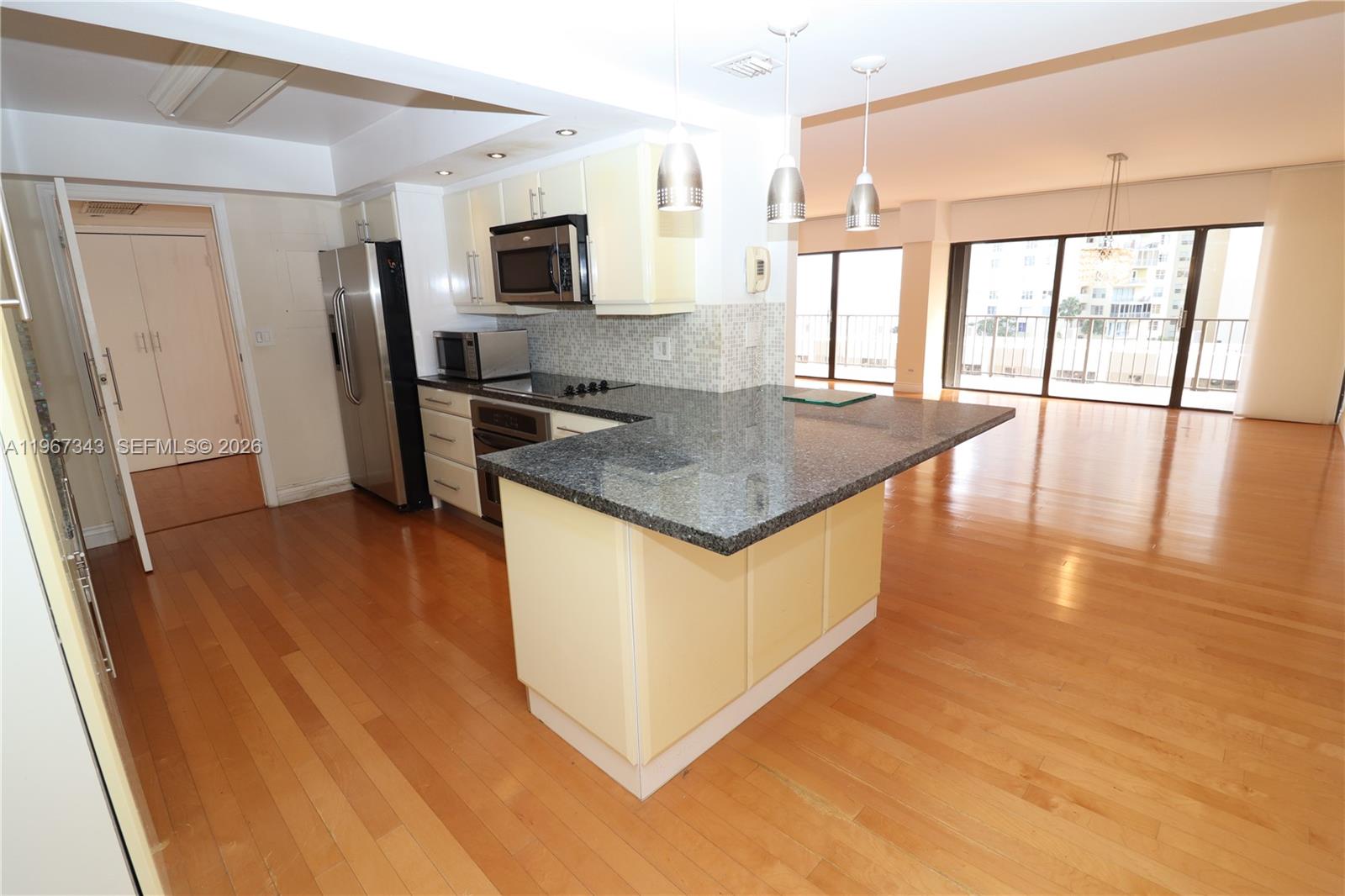 1800 NE 114th St 608