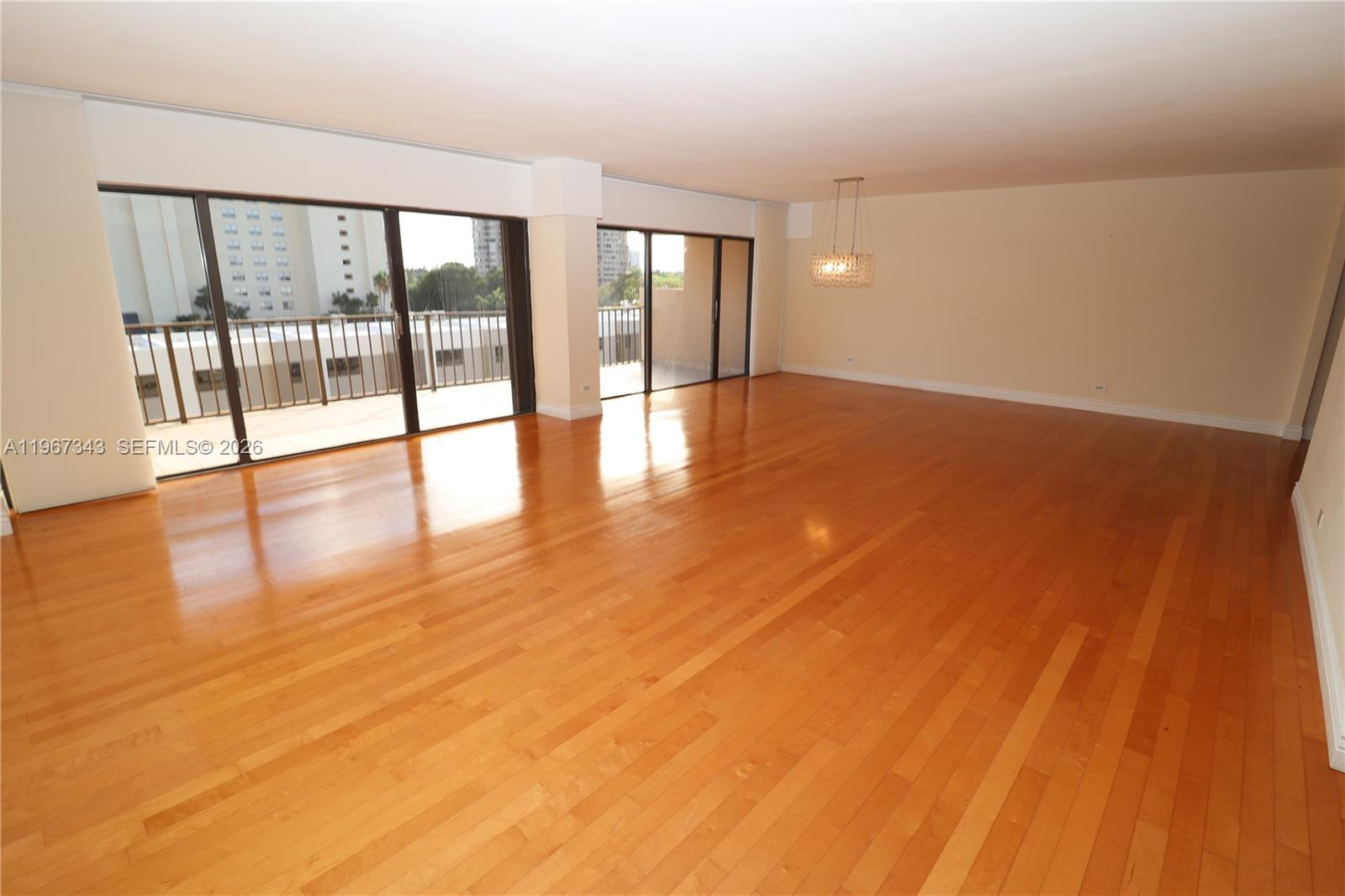 1800 NE 114th St 608