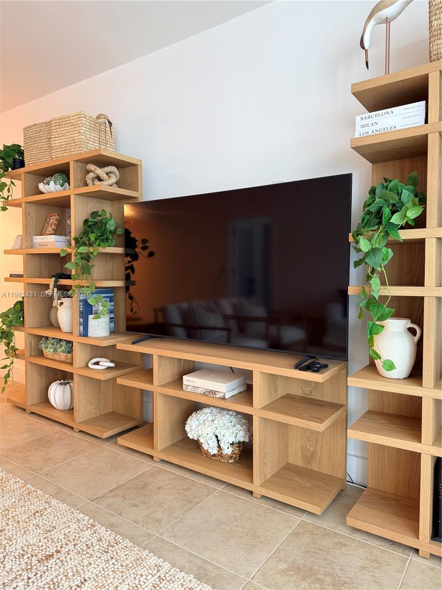 RONEY PALACE CONDO - Residential Lease