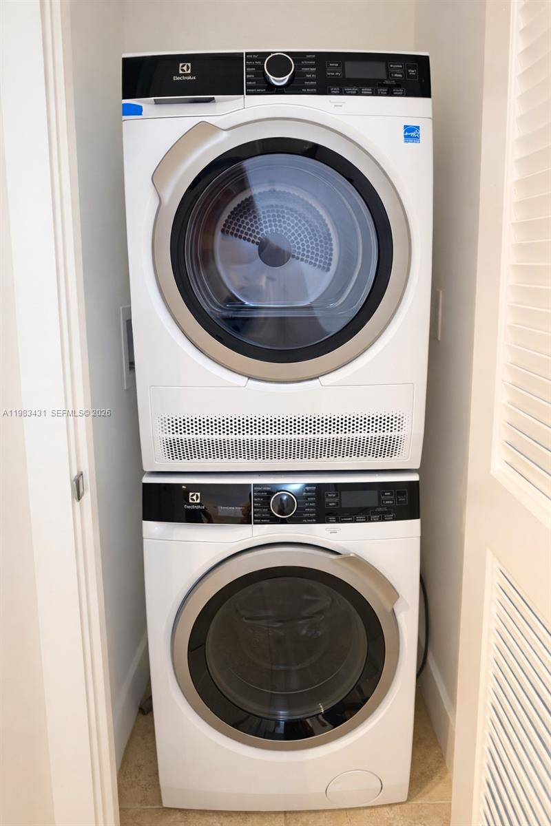 RONEY PALACE CONDO - Residential Lease