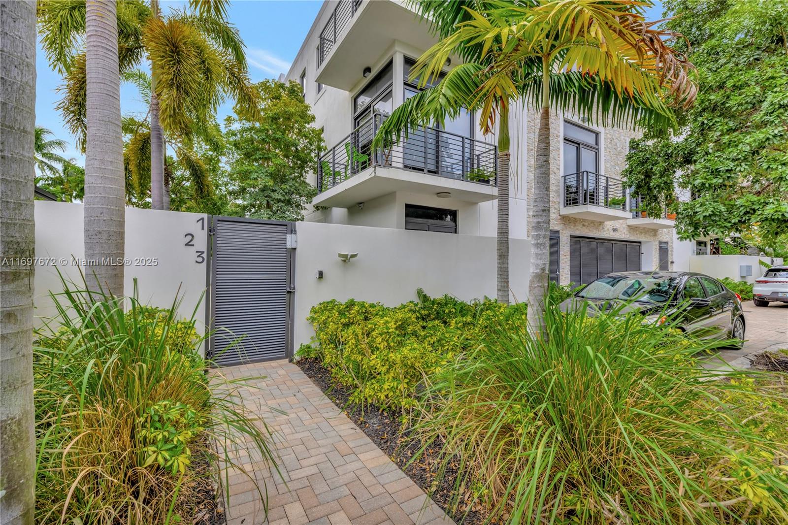 Property for Sale at 909 Ne 16th Ter 2, Fort Lauderdale, Broward County, Florida - Bedrooms: 3 
Bathrooms: 3  - $875,000