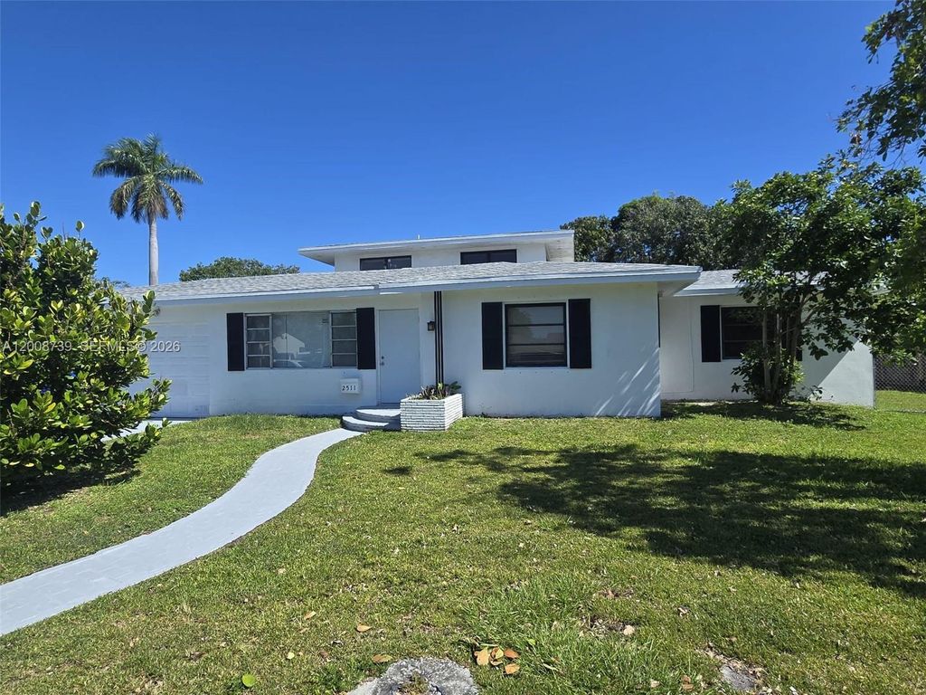 Photo of 2511 Plunkett St, Hollywood, FL 33020 (MLS # A12008739)