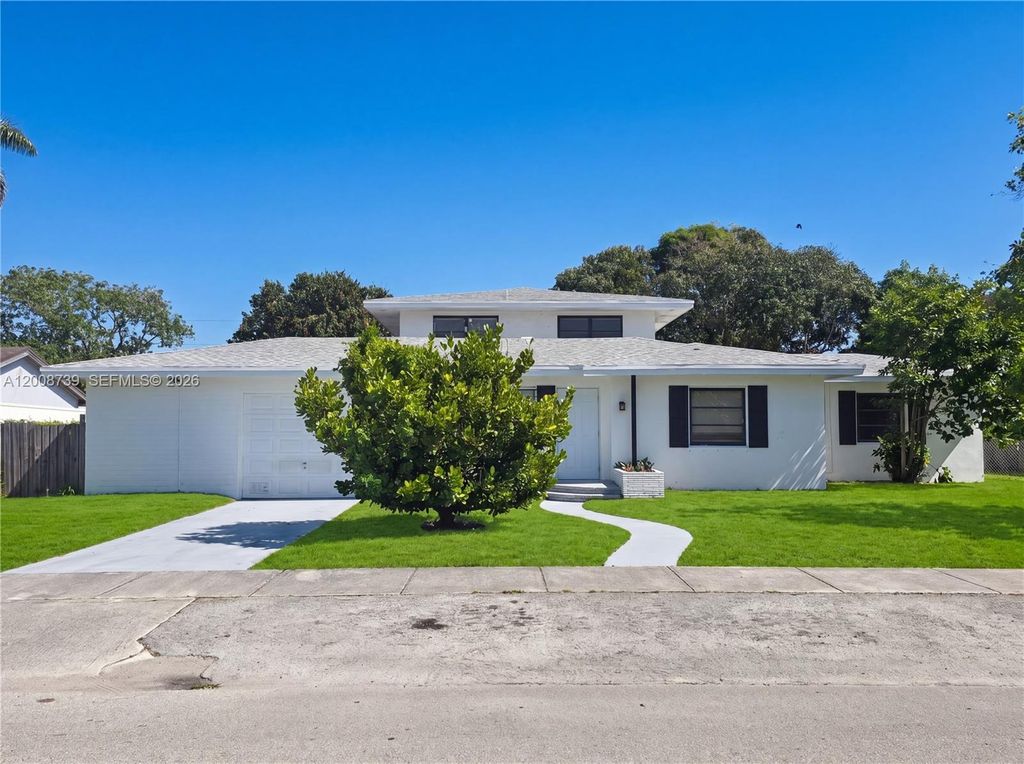 Photo of 2511 Plunkett St, Hollywood, FL 33020 (MLS # A12008739)