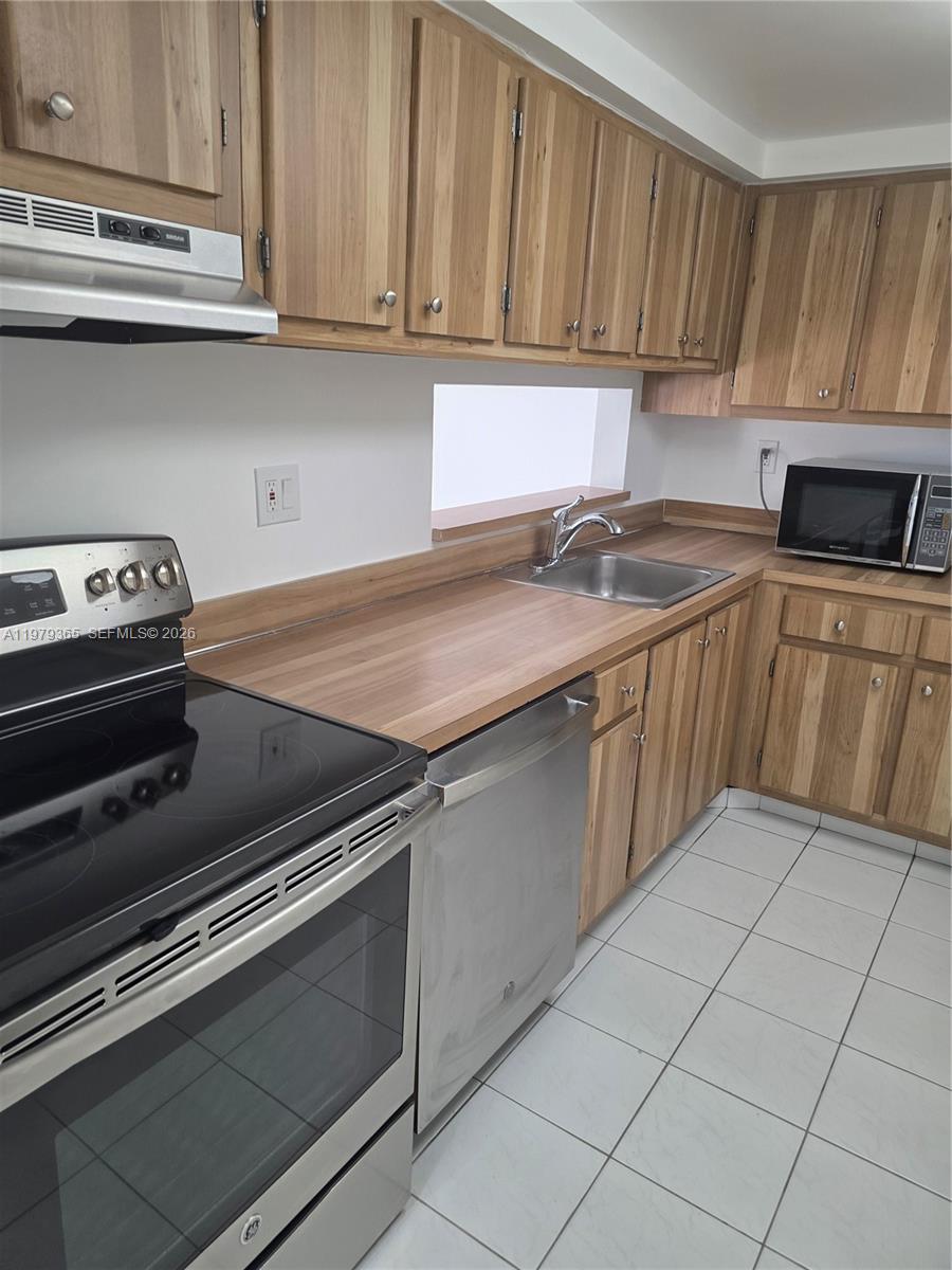 THE HORIZONS CONDO #4 - Residential