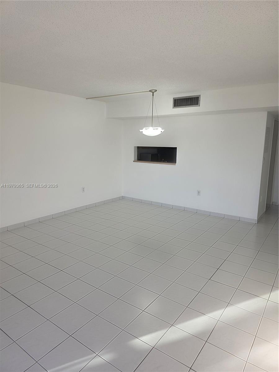 THE HORIZONS CONDO #4 - Residential