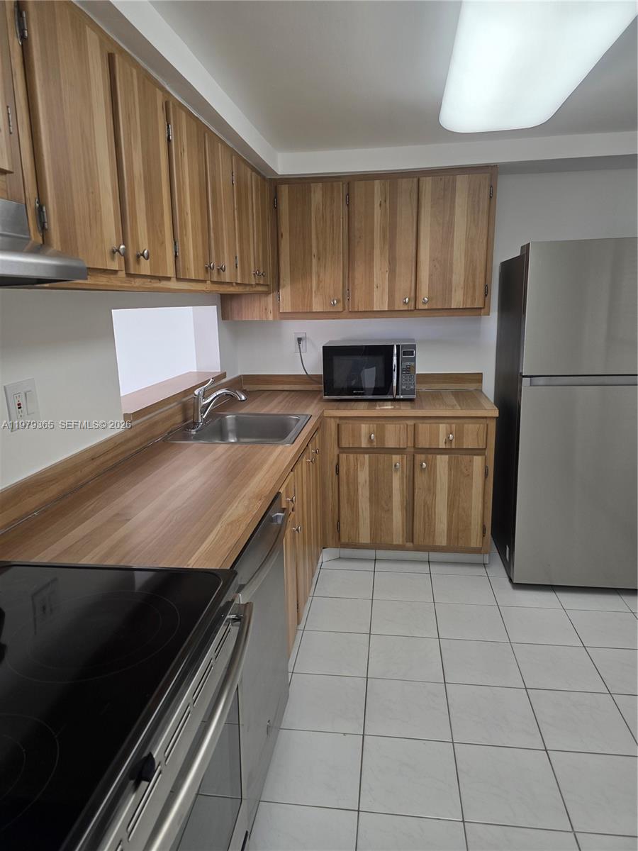 THE HORIZONS CONDO #4 - Residential