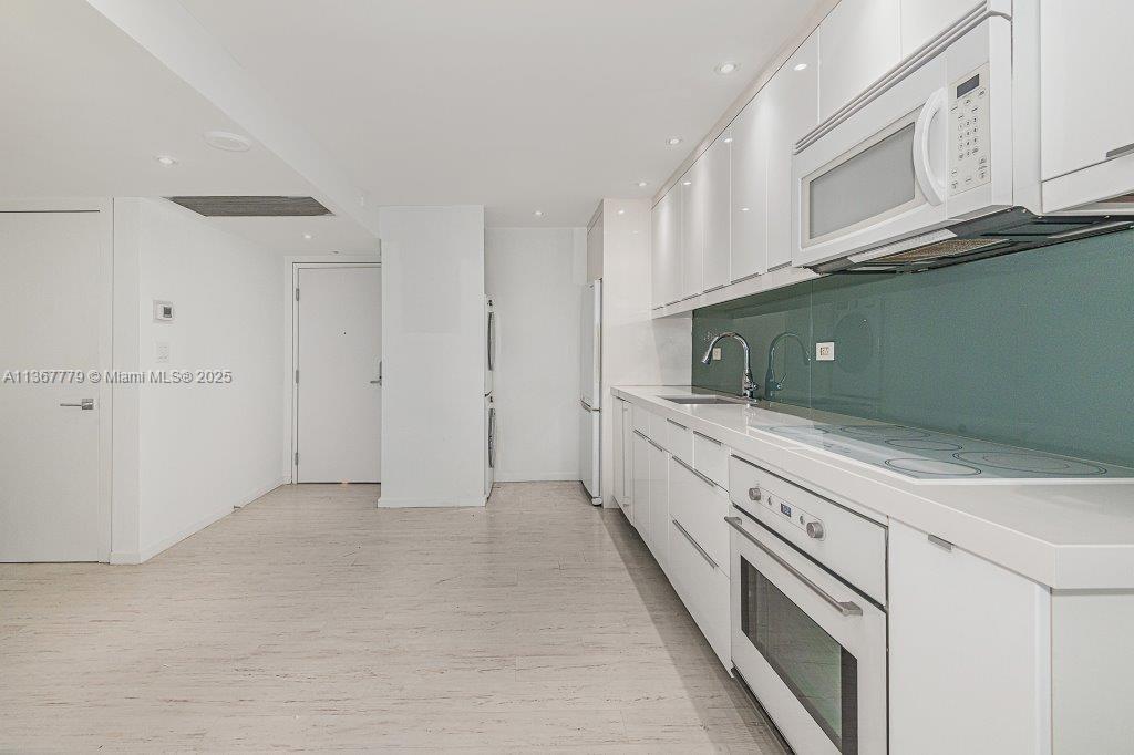 RONEY PALACE CONDO - Residential Lease