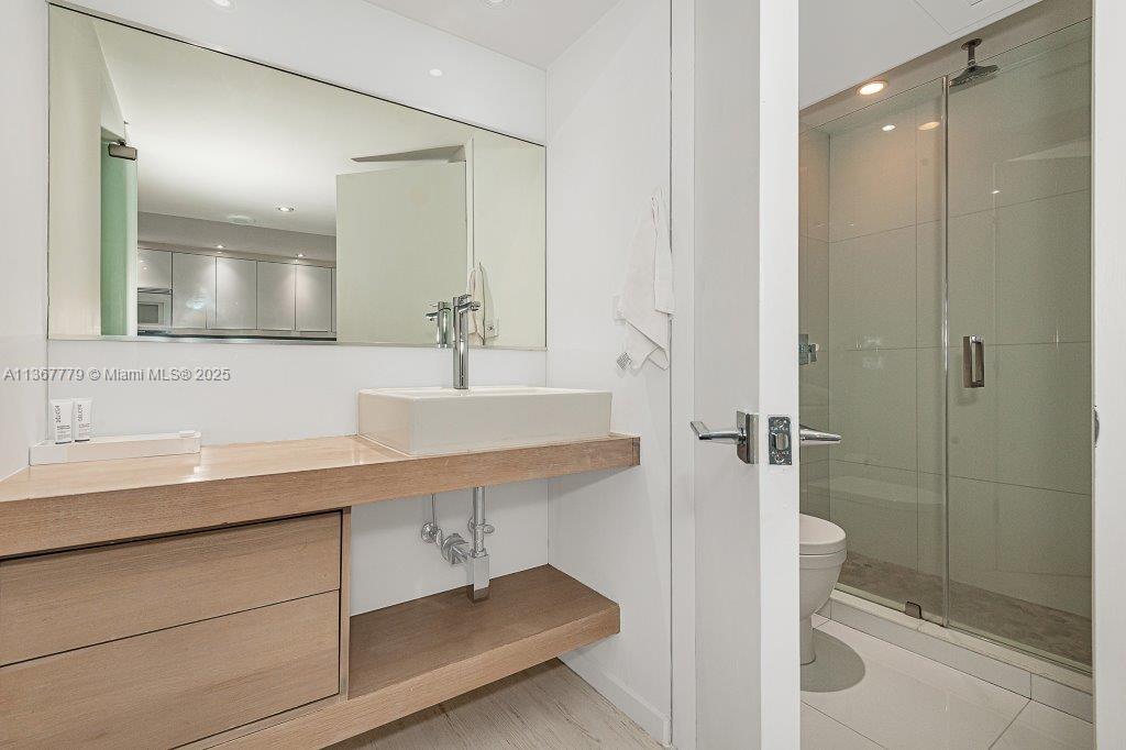 RONEY PALACE CONDO - Residential Lease