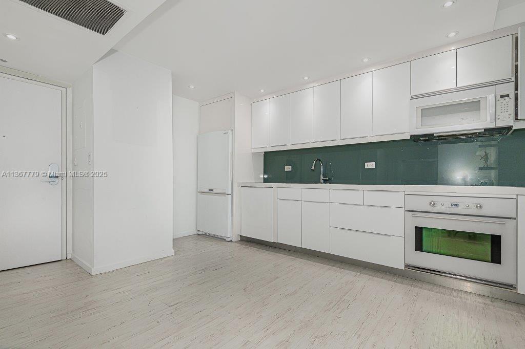 RONEY PALACE CONDO - Residential Lease