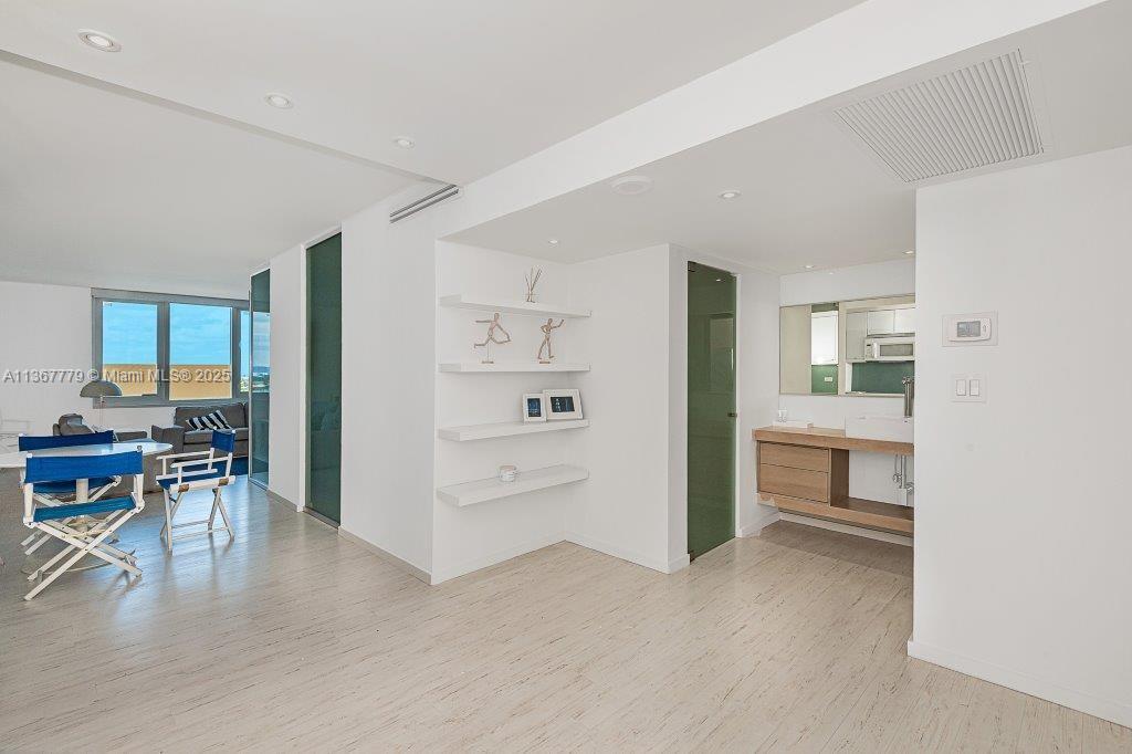 RONEY PALACE CONDO - Residential Lease