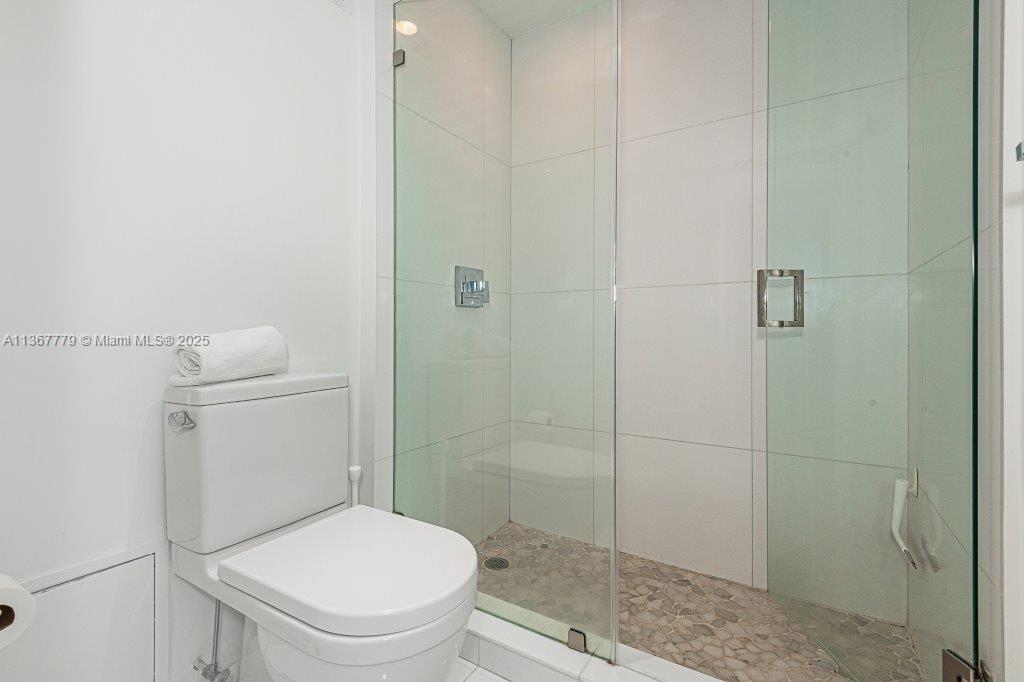 RONEY PALACE CONDO - Residential Lease