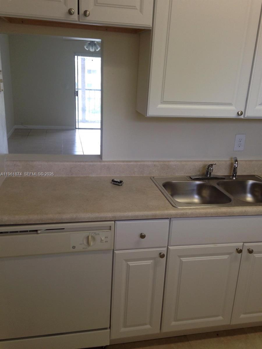 VILLAGE SQUARE CONDO - Residential Lease