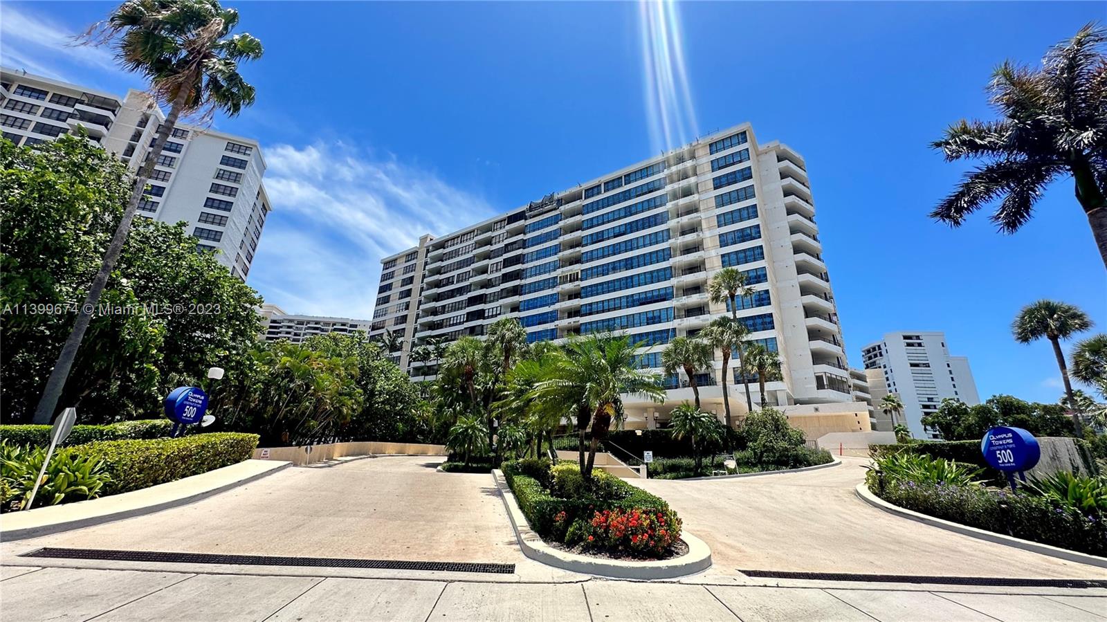 Welcome to this beautiful,bright, and spacious unit in the sought-after Three Islands area. Updated with new stainless steel appliances, wood cabinets, and granite countertops, this condo boasts ample closet space and stylish marmol/wood/ceramic floors.Enjoy the spacious balcony, perfect for breathtaking sunsets.Freshly painted, impeccably clean, and ready for immediate occupancy. Assigned covered parking and storage are included.
The Olympus Condominium offers abundant amenities, including two pools, tennis courts, a BBQ area, a car wash, and valet service.The multi-million dollar clubhouse features a state-of-the-art fitness center, saunas, a self-service café, and a yoga studio.Conveniently located minutes from the beach and Aventura,this condo offers a vibrant and convenient lifestyle