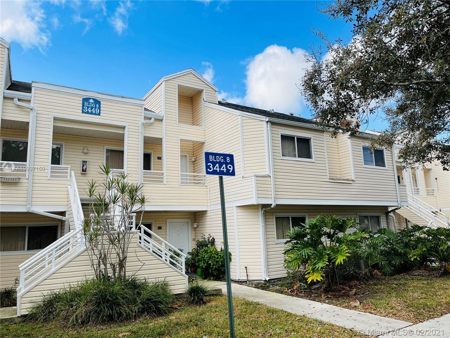 Great opportunity! READY TO MOVE.. A Most beautiful WATERVIEW unit in Condo. Completed remodeled 2/2. Very bright unit. The property has ceramic in the entire unit, beautiful kitchen, freshly painted. Greats amenities: Gated community, Pool, fitness center, Tennis court and Club-House. Beautiful gardens for walking. Excellent to live. Quite and nice neighborhood. First and Two security deposits. (EQUAL HOUSING OPPORTUNITY)