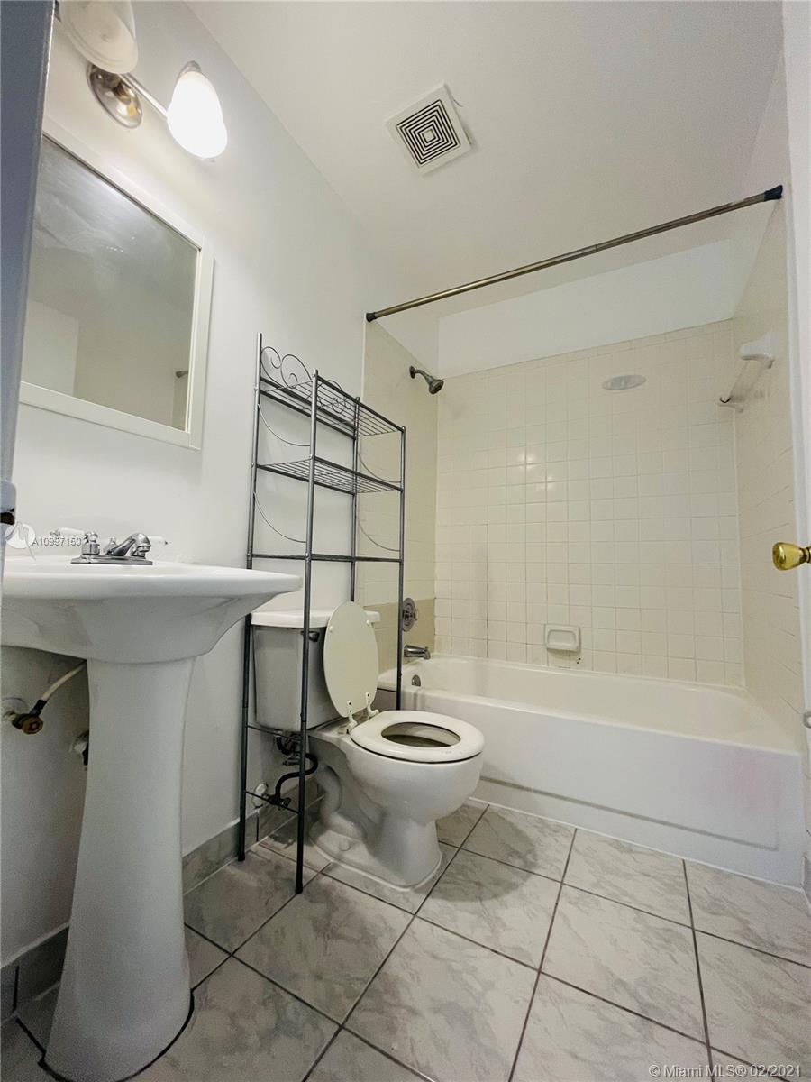 SUMMER LAKE CONDO - Residential Lease