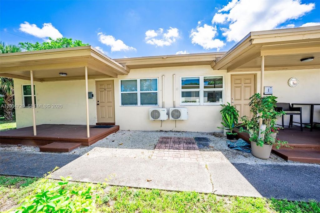 Photo of 532 NW 19th Ave, Fort Lauderdale, FL 33311 (MLS # A12004729)