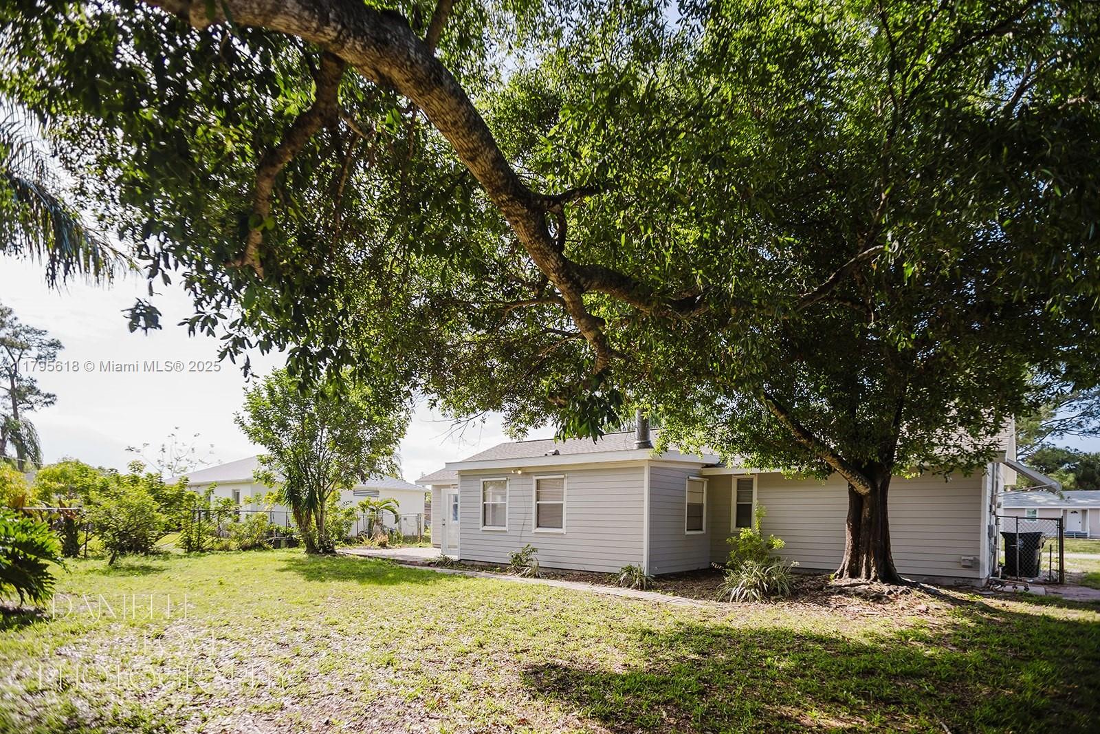 PORT ST LUCIE SECTION 25 - Residential