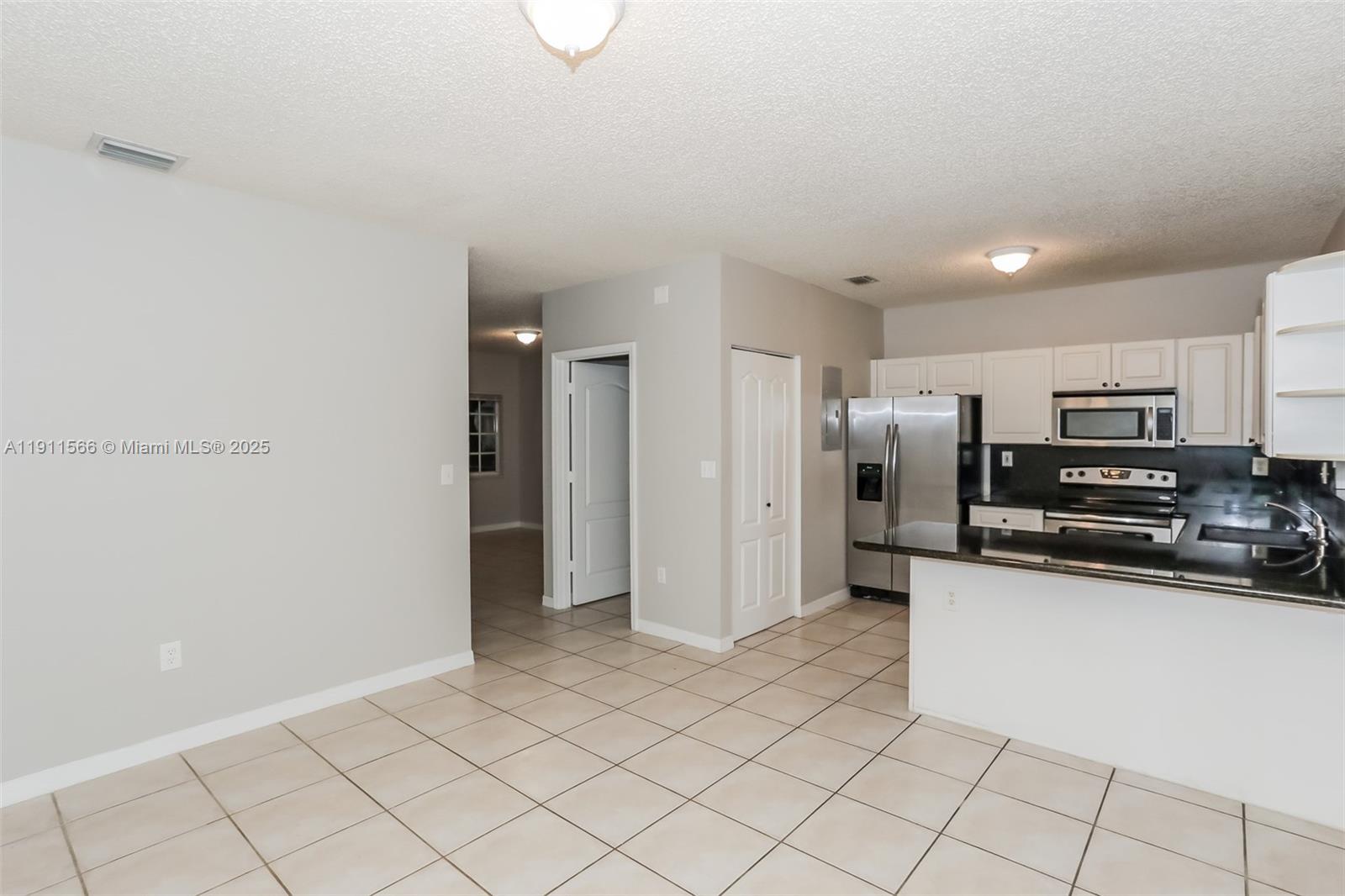 DEERWOOD VILLAS SEC 3 REP - Residential Lease