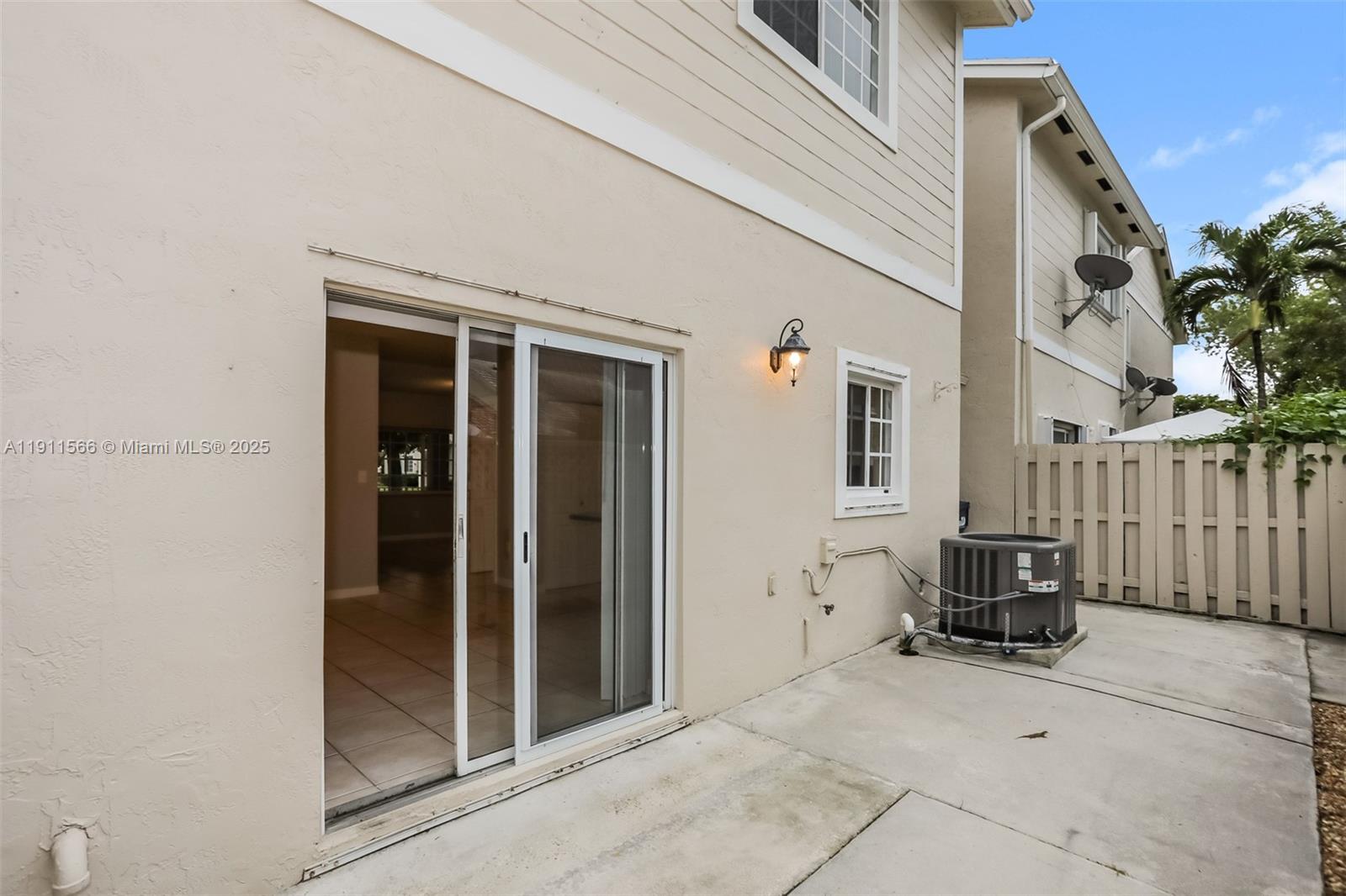 DEERWOOD VILLAS SEC 3 REP - Residential Lease