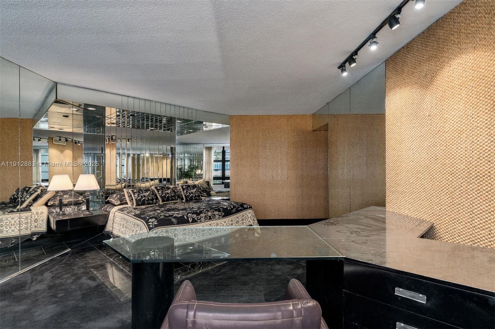 TOWERHOUSE CONDO - Residential