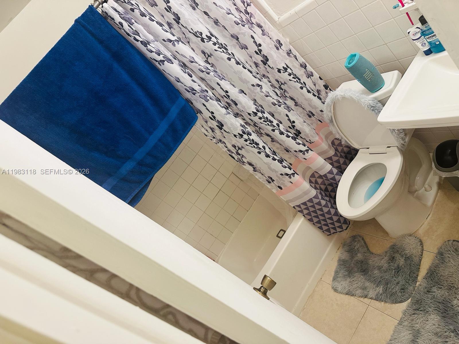 PINE WOOD PK - Residential Lease