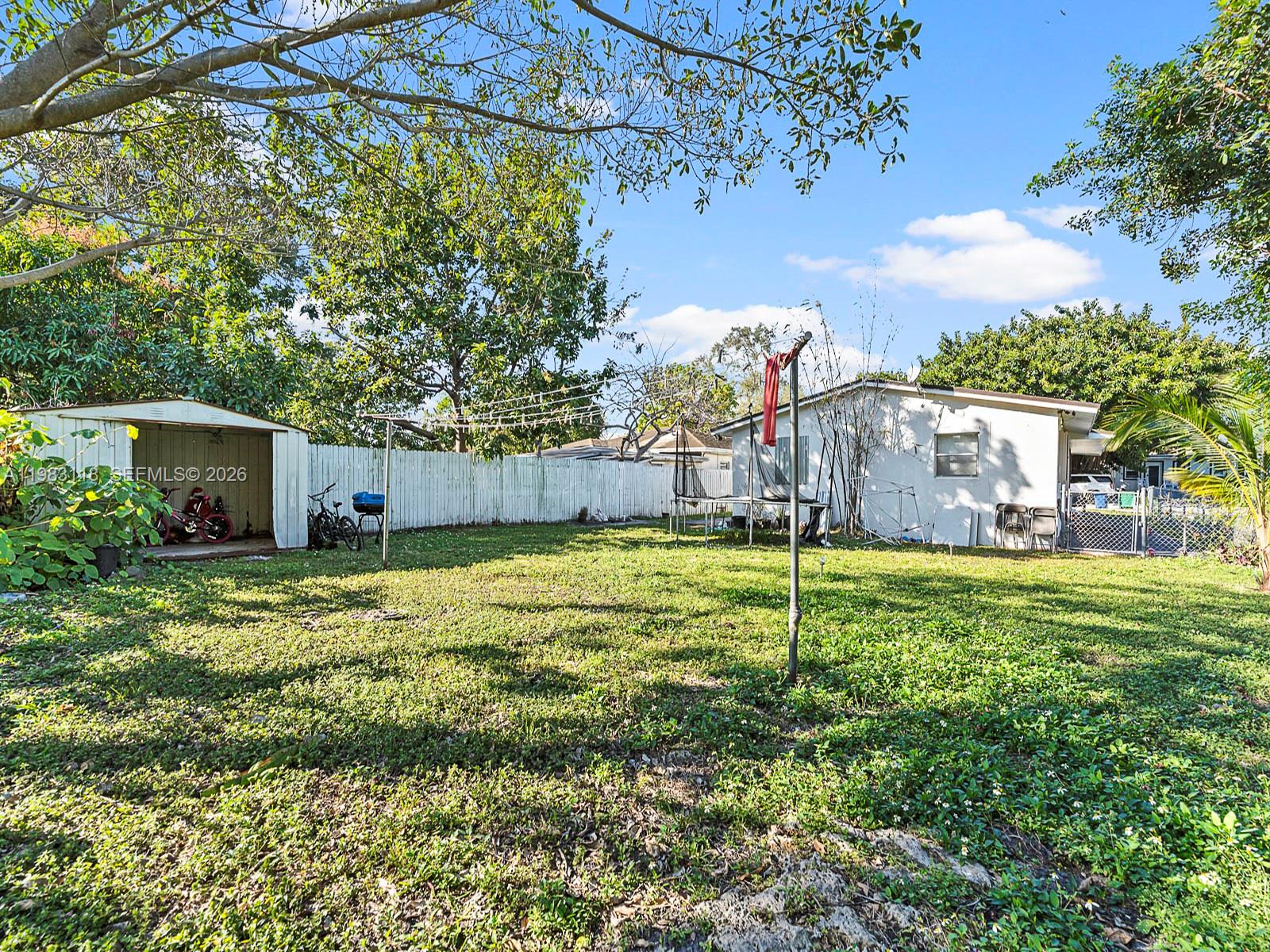 PINE WOOD PK - Residential Lease