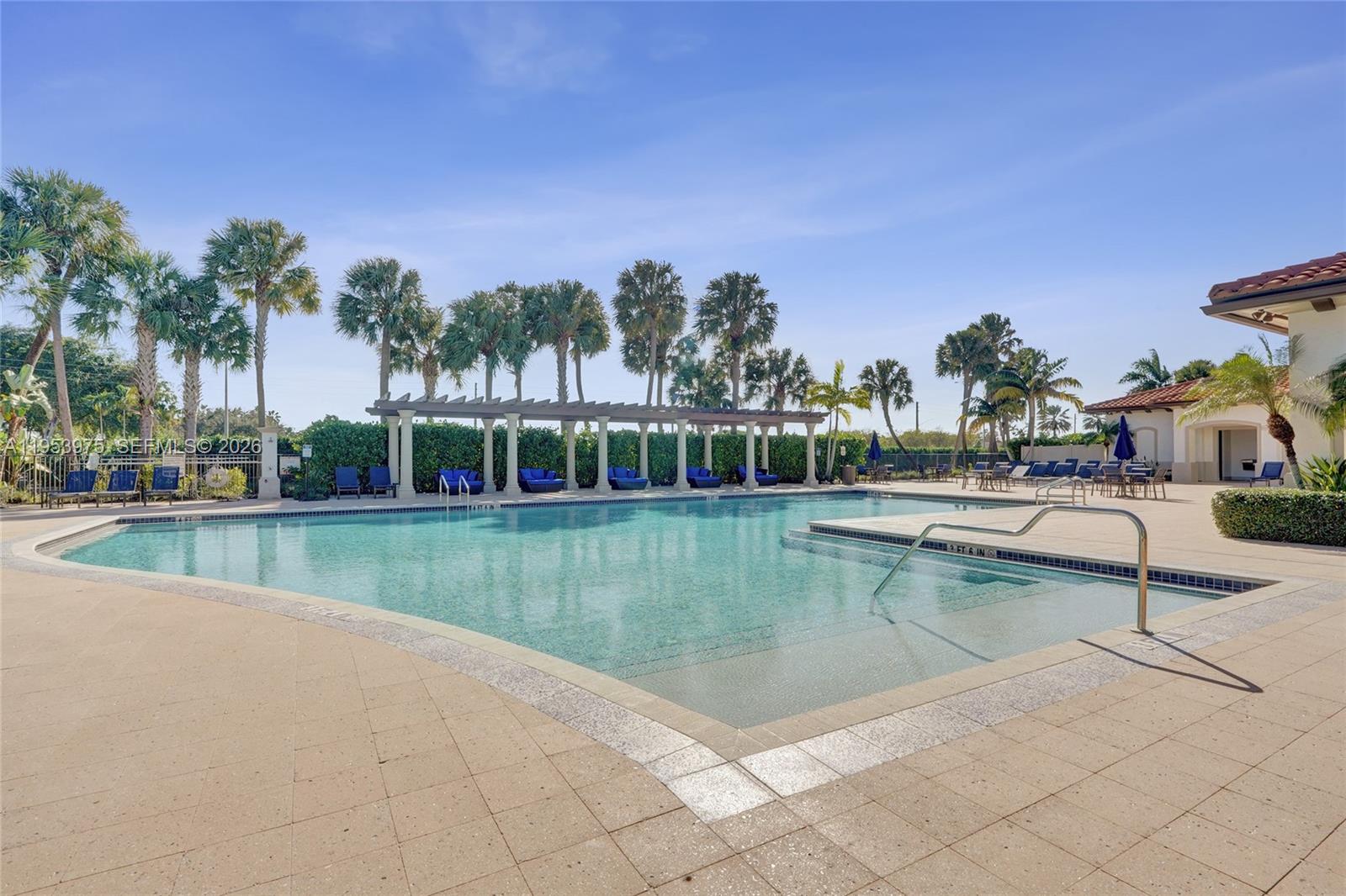 PEMBROKE LAKES SOUTH - Residential