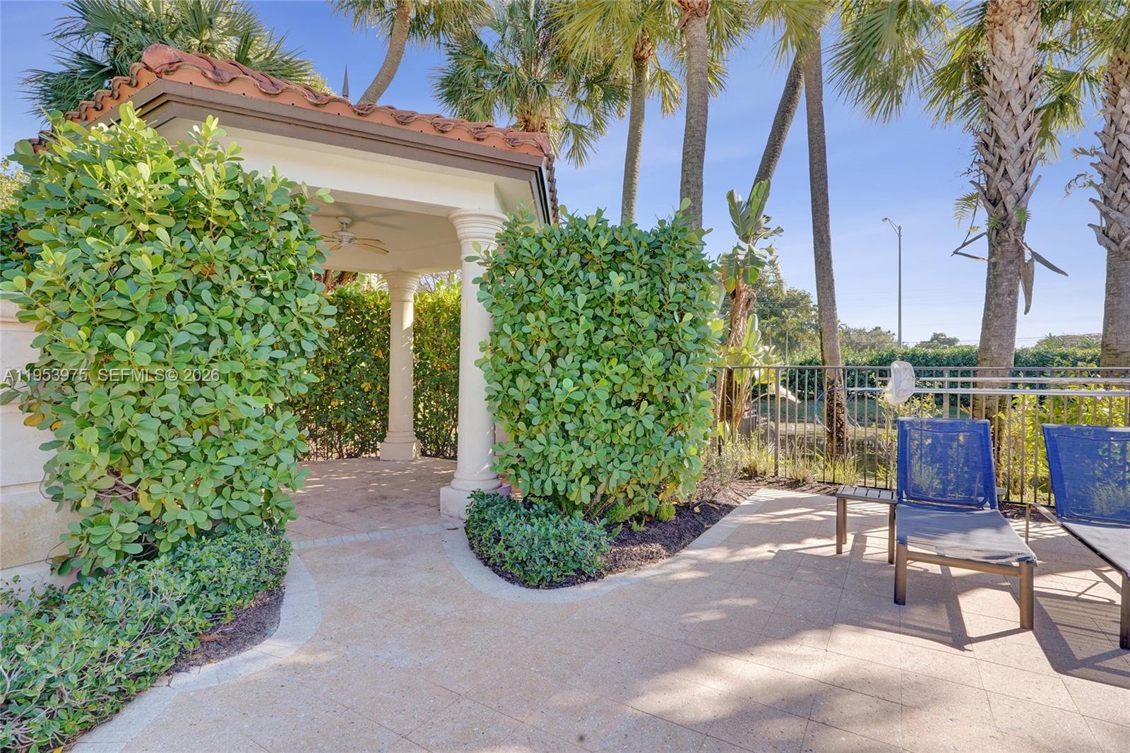 PEMBROKE LAKES SOUTH - Residential