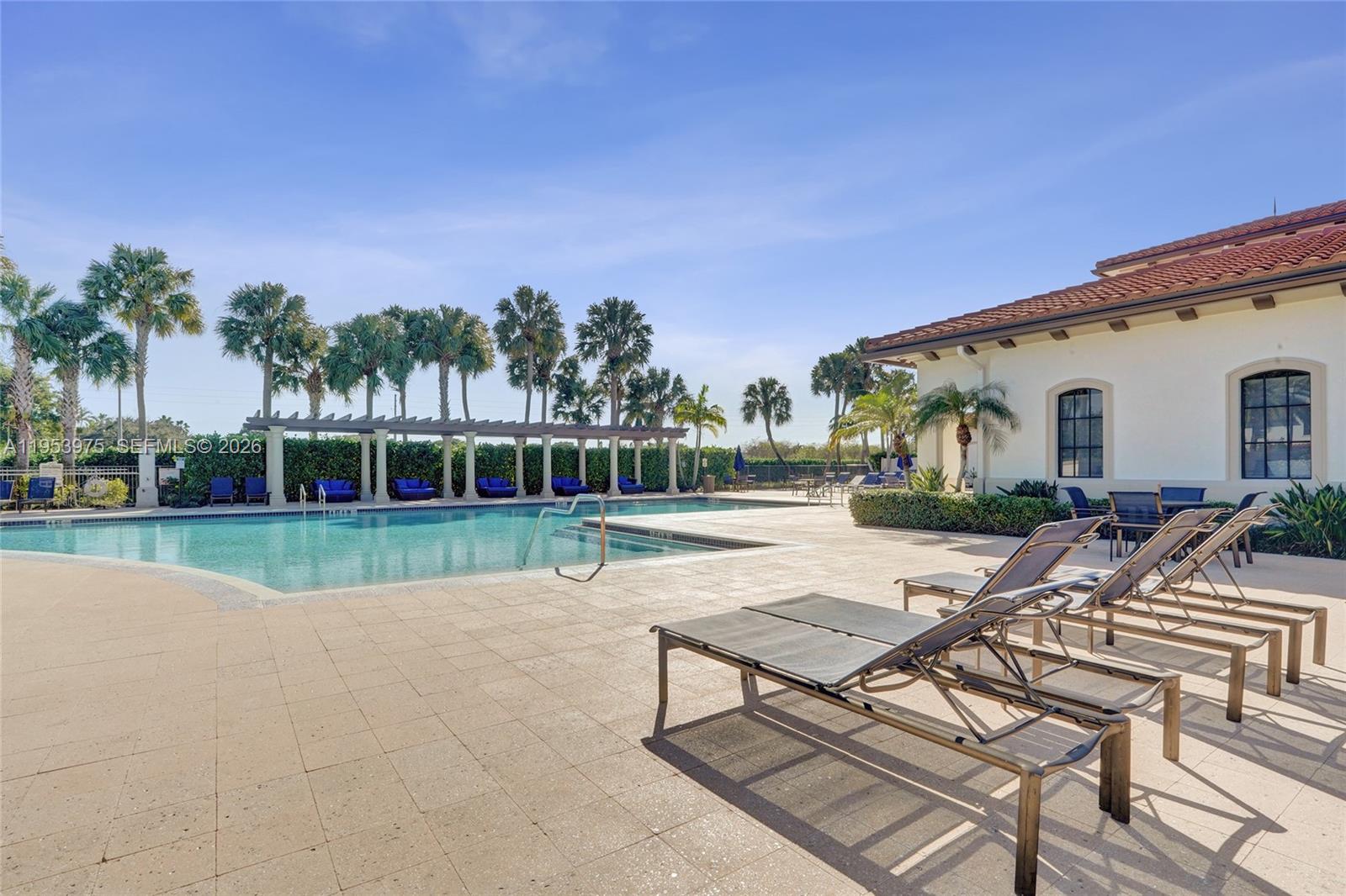 PEMBROKE LAKES SOUTH - Residential