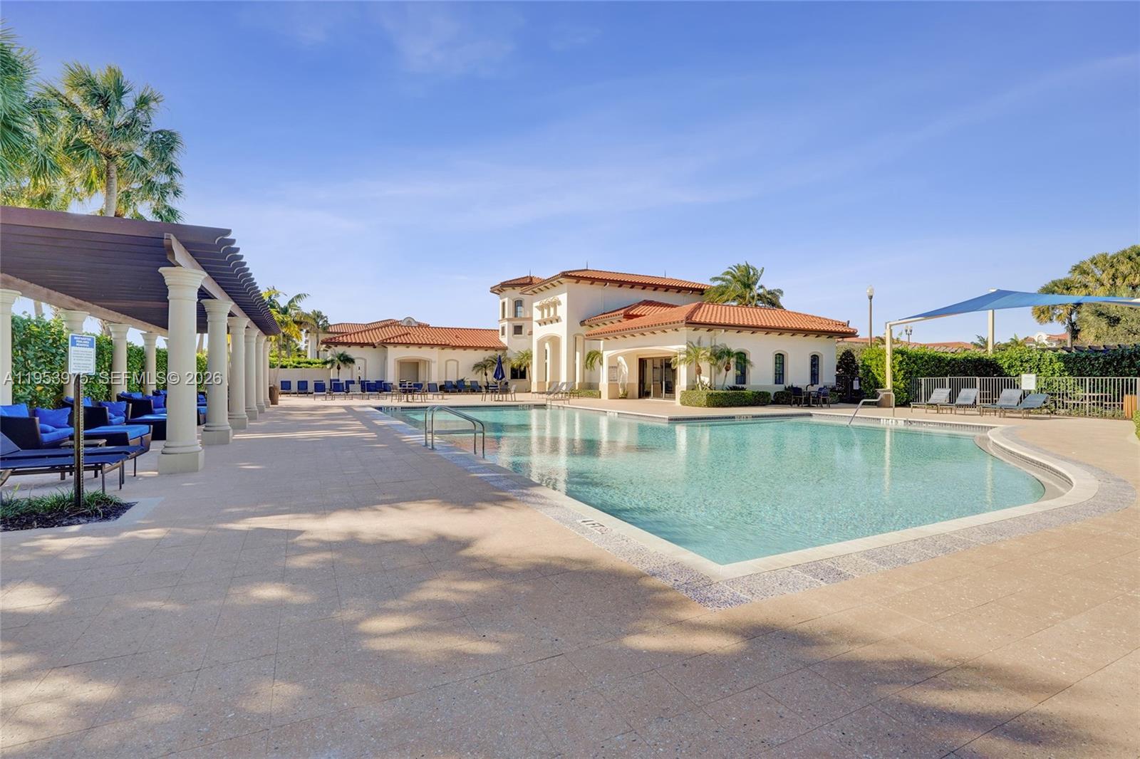 PEMBROKE LAKES SOUTH - Residential